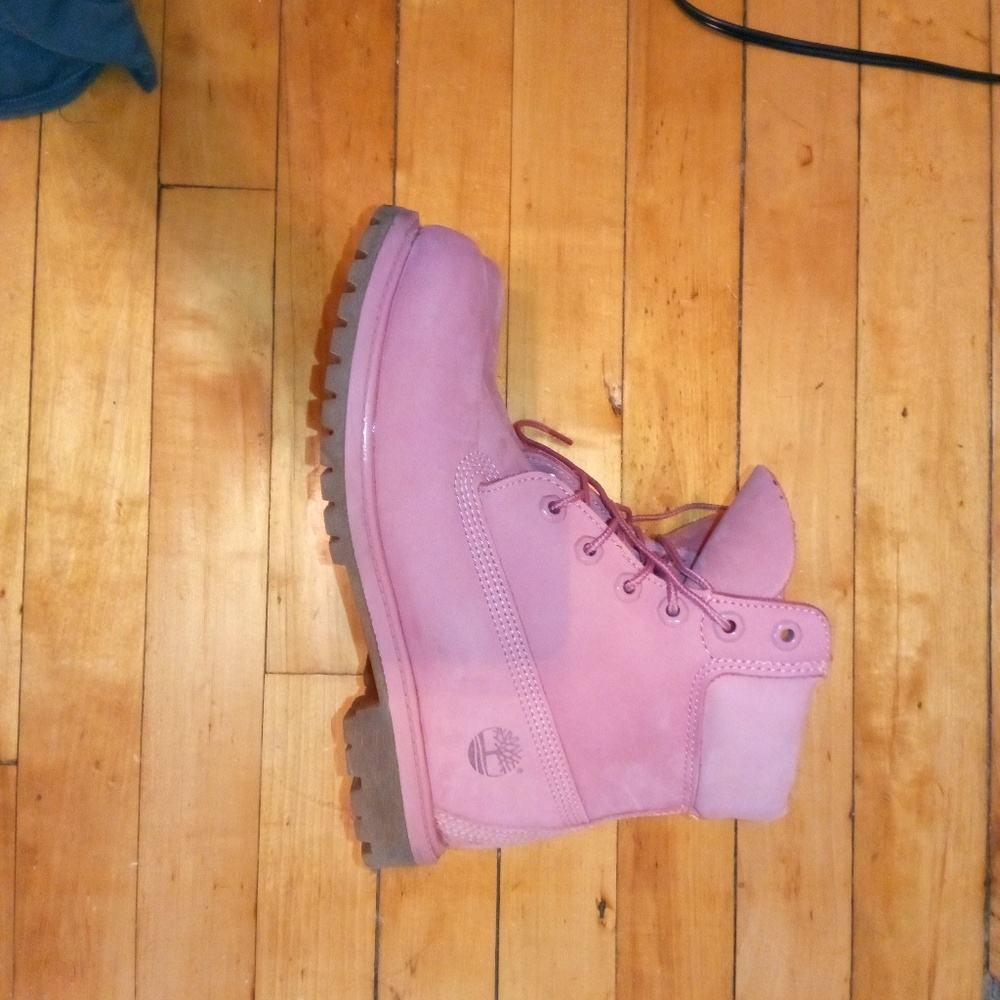 Pink women's timberland